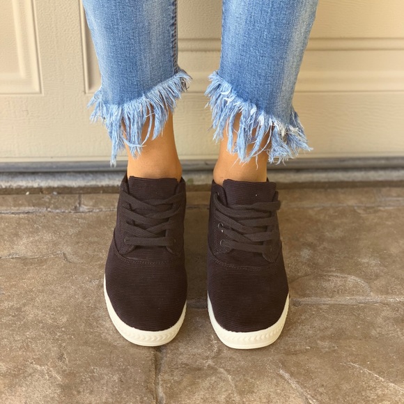 Made For Walking Orbit Black Comfort Sneaker - Picture 2 of 6